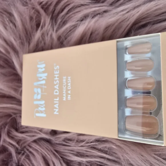 - Nail Dashes Press-ons - Tan - Picture 2 of 5